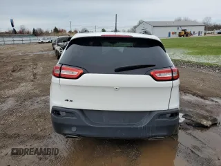 2016 Jeep Cherokee Latitude z VIN 1C4PJMCS9GW115686, wystawiony jako Copart lot #51826375 z przebiegiem 121 678 mil mil oraz Szkoda całkowita • Salvage title. Historia ofert i sprzedaży dostępna na DreamBid. Obrazek 6.