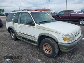 1998 Ford Explorer z VIN 1FMYU22E4WUB38942, wystawiony jako IAAI lot #42188468 z przebiegiem 226 412 mil mil oraz . Historia ofert i sprzedaży dostępna na DreamBid. Obrazek 1.