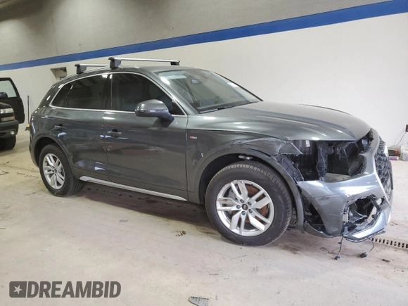 2024 Audi Q5 S line Premium with VIN WA1GAAFY2R2070562, listed as a Copart auction lot 86247894 with 2,437 mi miles and Salvage Title. Bid and sale history available at carsss.com. Image 4.