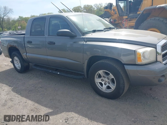 2006 Dodge Dakota SLT with VIN 1D7HE48N06S580705, listed as a IAAI auction lot 42120728 with 206,420 mi miles. Bid and sale history available at carsss.com. Image 1.