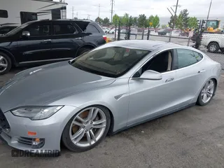 2014 Tesla Model S 60 with VIN 5YJSA1H12EFP32213, listed as a IAAI auction lot 42194085 with 56,071 mi miles and . Bid and sale history available at DreamBid. Image 2.