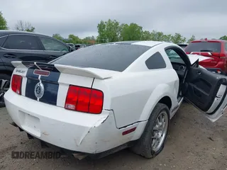 2007 Ford Mustang Shelby GT500 z VIN 1ZVHT88SX75317986, wystawiony jako IAAI lot #42310721 z przebiegiem 44 643 mil mil oraz . Historia ofert i sprzedaży dostępna na DreamBid. Obrazek 4.