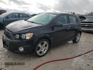 2014 Chevrolet Sonic LTZ z VIN 1G1JE6SB0E4177132, wystawiony jako Copart lot #47232635 z przebiegiem 118 512 mil mil oraz Czysty tytuł • Clean title. Historia ofert i sprzedaży dostępna na DreamBid. Obrazek 1.