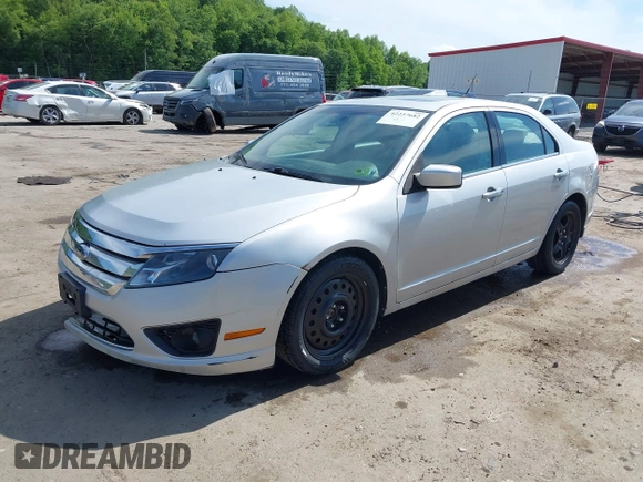 2010 Ford Fusion SE z VIN 3FAHP0HA6AR238485, wystawiony jako IAAI lot #42237682 z przebiegiem 147 260 mil mil oraz . Historia ofert i sprzedaży dostępna na DreamBid. Obrazek 17.