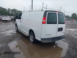2017 GMC Savana Cargo z VIN 1GTW7AFF3H1903983, wystawiony jako IAAI lot #42369550 z przebiegiem 112 140 mil mil oraz . Historia ofert i sprzedaży dostępna na DreamBid. Obrazek 3.