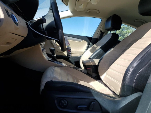 2013 Volkswagen CC R-Line with VIN WVWBP7AN3DE504011, listed as a Copart auction lot 73289984 with 102,081 mi miles and Clean Title. Bid and sale history available at carsss.com. Image 7.