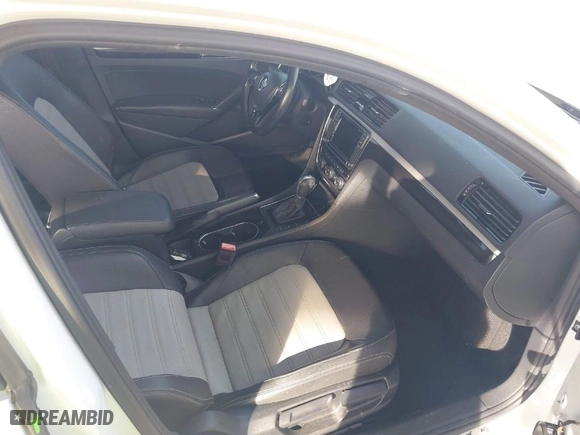 2018 Volkswagen Passat V6 GT with VIN 1VWJM7A39JC030184, listed as a IAAI auction lot 41198533 with 73,748 mi miles. Bid and sale history available at carsss.com. Image 5.