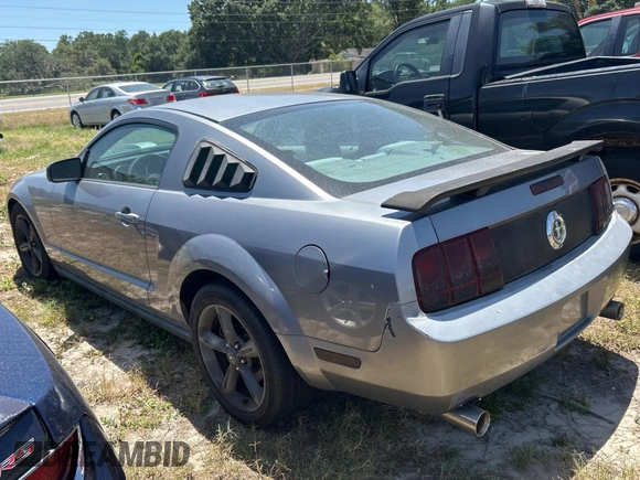 2007 Ford Mustang Deluxe with VIN 1ZVFT80N975342231, listed as a Copart auction lot 55528115 with 175,676 mi miles and Clean Title. Bid and sale history available at carsss.com. Image 3.