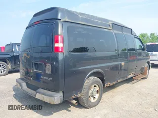 2005 Chevrolet City Express Cargo z VIN 1GNHG39U651162990, wystawiony jako IAAI lot #42439158 z przebiegiem 56 134 mil mil oraz . Historia ofert i sprzedaży dostępna na DreamBid. Obrazek 4.