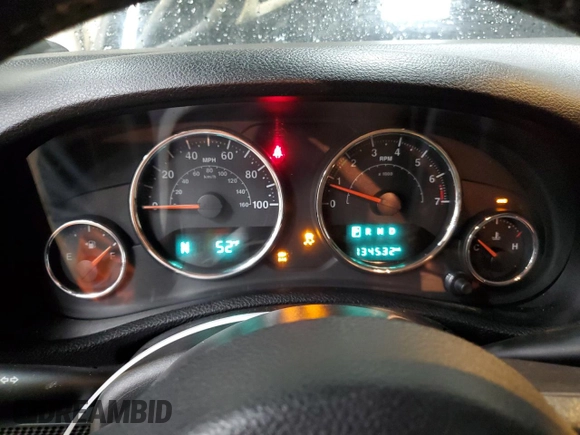 2018 Jeep Wrangler Unlimited Sahara z VIN 1C4HJWEG6JL900538, wystawiony jako Copart lot #54495635 z przebiegiem 134 532 mil mil oraz Czysty tytuł • Clean title. Historia ofert i sprzedaży dostępna na DreamBid. Obrazek 9.