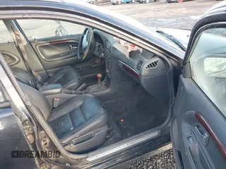 2002 Volvo V40 z VIN YV1VW29512F803232, wystawiony jako IAAI lot #41117493 z przebiegiem 195 964 mil mil oraz . Historia ofert i sprzedaży dostępna na DreamBid. Obrazek 5.