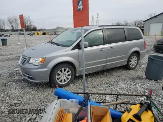 2013 Chrysler Town & Country Touring z VIN 2C4RC1BG0DR614279, wystawiony jako Copart lot #46239615 z przebiegiem 118 859 mil mil oraz Szkoda całkowita • Salvage title. Historia ofert i sprzedaży dostępna na DreamBid. Obrazek 1.