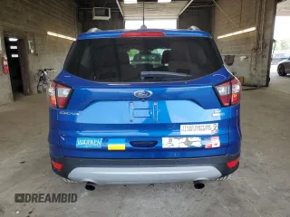 2017 Ford Escape SE z VIN 1FMCU9GD4HUD17066, wystawiony jako Copart lot #60504105 z przebiegiem 64 570 mil mil oraz Szkoda całkowita • Salvage title. Historia ofert i sprzedaży dostępna na DreamBid. Obrazek 6.