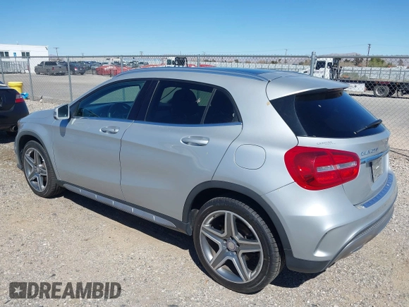 2015 Mercedes-Benz GLA 250 z VIN WDCTG4GB8FJ033607, wystawiony jako IAAI lot #41871488 z przebiegiem 53 161 mil mil oraz . Historia ofert i sprzedaży dostępna na DreamBid. Obrazek 3.