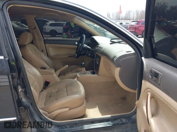 2005 Volkswagen Passat GLS z VIN WVWCE63B15E131558, wystawiony jako IAAI lot #42069590 z przebiegiem 241 886 mil mil oraz . Historia ofert i sprzedaży dostępna na DreamBid. Obrazek 5.