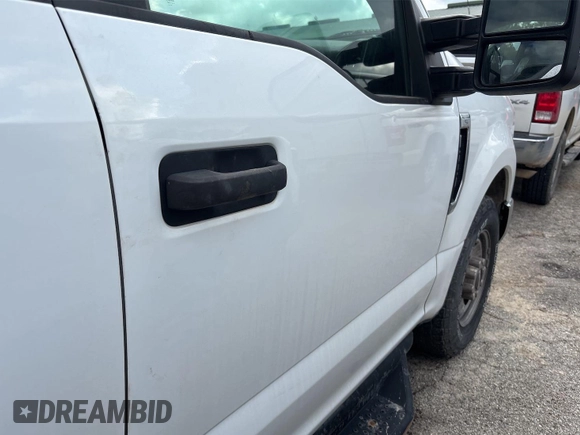 2017 Ford F-250 XL with VIN 1FT7W2A61HEC03778, listed as a IAAI auction lot 42783433 with 221,117 mi miles and . Bid and sale history available at DreamBid. Image 34.
