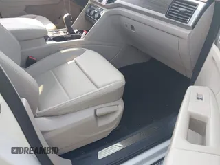 2023 Volkswagen Atlas SE z VIN 1V2WR2CA6PC547040, wystawiony jako IAAI lot #42400535 z przebiegiem 25 300 mil mil oraz . Historia ofert i sprzedaży dostępna na DreamBid. Obrazek 5.