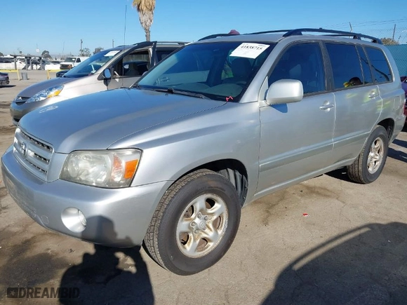 2007 Toyota Highlander with VIN JTEGD21A370167335, listed as a IAAI auction lot 41838715 with 328,281 mi miles. Bid and sale history available at carsss.com. Image 2.