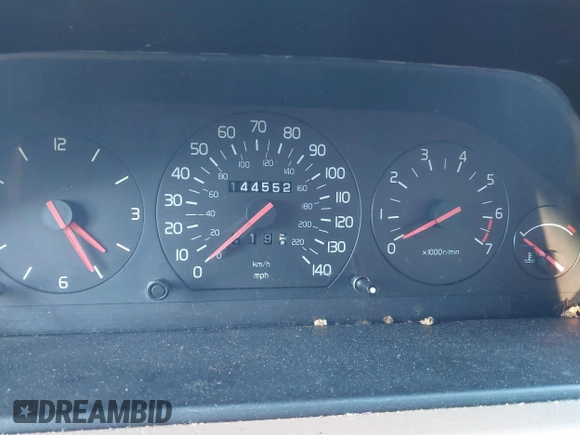 1993 Volvo 900 GLS z VIN YV1JS8833P3120728, wystawiony jako IAAI lot #41766825 z przebiegiem 144 552 mil mil oraz . Historia ofert i sprzedaży dostępna na DreamBid. Obrazek 7.