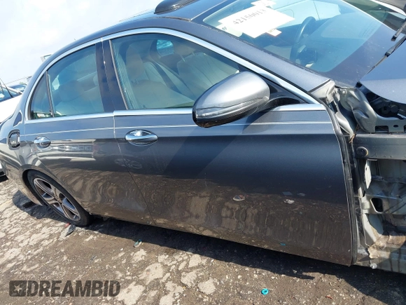 2018 Mercedes-Benz E 300 с VIN WDDZF4JB6JA301158, выставлен на аукционе IAAI как лот 42150013 с пробегом 80 872 миль миль и . История ставок и продаж доступна на DreamBid. Изображение 14.