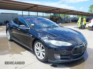 2015 Tesla Model S 85D z VIN 5YJSA1S27FF097623, wystawiony jako IAAI lot #42083900 z przebiegiem 97 389 mil mil oraz . Historia ofert i sprzedaży dostępna na DreamBid. Obrazek 1.