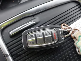 2023 Chrysler Pacifica Hybrid Touring L z VIN 2C4RC1L70PR575342, wystawiony jako IAAI lot #41946079 z przebiegiem 36 304 mil mil oraz . Historia ofert i sprzedaży dostępna na DreamBid. Obrazek 11.