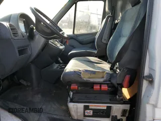 2005 Freightliner Sprinter z VIN WDYPD544755837565, wystawiony jako Copart lot #75308584 z przebiegiem 383 888 mil mil oraz Tytuł czysty. Historia ofert i sprzedaży dostępna na DreamBid. Obrazek 7.