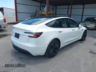 2024 Tesla Model 3 z VIN 5YJ3E1EA7RF721503, wystawiony jako IAAI lot #42246752 z przebiegiem 8 807 mil mil oraz . Historia ofert i sprzedaży dostępna na DreamBid. Obrazek 4.