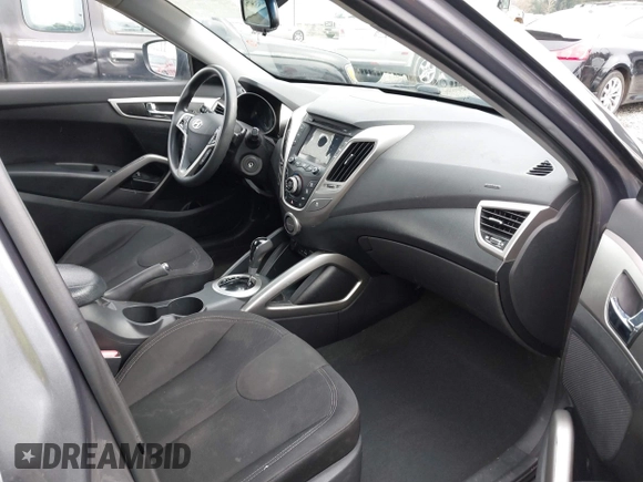 2012 Hyundai Veloster w/Gray Int z VIN KMHTC6AD7CU037130, wystawiony jako IAAI lot #41778588 z przebiegiem 125 549 mil mil oraz . Historia ofert i sprzedaży dostępna na DreamBid. Obrazek 5.