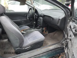1997 Saturn SC z VIN 1G8ZG1277VZ342397, wystawiony jako IAAI lot #41966570 z przebiegiem 184 054 mil mil oraz . Historia ofert i sprzedaży dostępna na DreamBid. Obrazek 5.