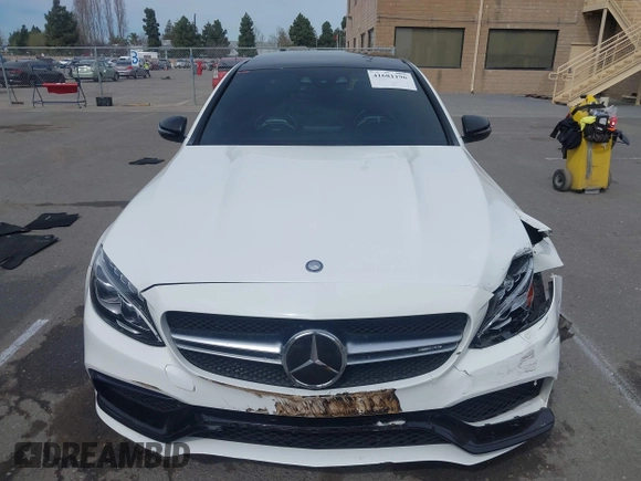 2017 Mercedes-Benz C 63 S AMG z VIN 55SWF8HB4HU190328, wystawiony jako IAAI lot #41681196 z przebiegiem 42 211 mil mil oraz . Historia ofert i sprzedaży dostępna na DreamBid. Obrazek 12.