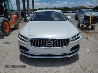2023 Volvo S90 Plus with VIN LVY062MNXPP323093, listed as a Copart auction lot 57603464 with 15,093 mi miles and Salvage Title. Bid and sale history available at carsss.com. Image 5.