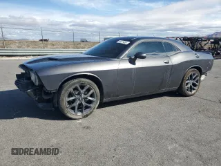 2019 Dodge Challenger SXT z VIN 2C3CDZAG4KH735469, wystawiony jako Copart lot #49271485 z przebiegiem 49 456 mil mil oraz Szkody całkowita. Historia ofert i sprzedaży dostępna na DreamBid. Obrazek 1.