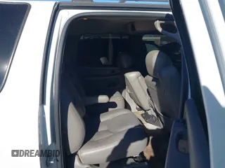 2004 Chevrolet Suburban LS with VIN 1GNEC16Z54J222405, listed as a IAAI auction lot 41424519 with 204,381 mi miles. Bid and sale history available at carsss.com. Image 8.