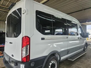 2024 Ford Transit Passenger XL z VIN 1FBAX2C87RKA32981, wystawiony jako IAAI lot #42791620 z przebiegiem 3 439 mil mil oraz . Historia ofert i sprzedaży dostępna na DreamBid. Obrazek 17.