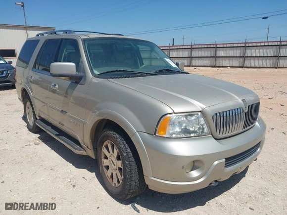 2004 Lincoln Navigator Luxury with VIN 5LMFU27R74LJ33852, listed as a IAAI auction lot 41985575 with 1 mi miles. Bid and sale history available at carsss.com. Image 1.