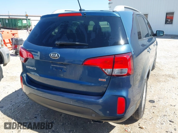 2015 Kia Sorento LX with VIN 5XYKTCA65FG611522, listed as a IAAI auction lot 41861461 with 200,615 mi miles. Bid and sale history available at carsss.com. Image 4.