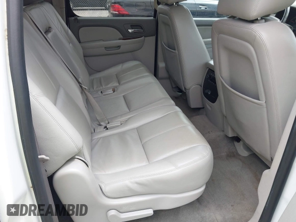 2014 Chevrolet Suburban LT with VIN 1GNSCJE06ER231476, listed as a IAAI auction lot 41768616 with 88,581 mi miles. Bid and sale history available at carsss.com. Image 8.
