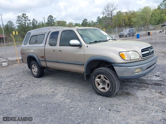 2002 Toyota Tundra SR5 with VIN 5TBBT44112S292924, listed as a IAAI auction lot 41958993 with 216,550 mi miles. Bid and sale history available at carsss.com. Image 1.