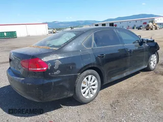2012 Volkswagen Passat S z VIN 1VWAP7A3XCC003957, wystawiony jako IAAI lot #42416235 z przebiegiem 126 078 mil mil oraz . Historia ofert i sprzedaży dostępna na DreamBid. Obrazek 4.