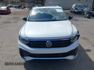 2023 Volkswagen Tiguan SE R-Line Black z VIN 3VVCB7AX3PM115373, wystawiony jako IAAI lot #42257944 z przebiegiem 22 316 mil mil oraz . Historia ofert i sprzedaży dostępna na DreamBid. Obrazek 12.