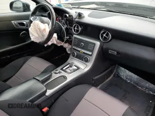 2018 Mercedes-Benz SLC 300 z VIN WDDPK3JA2JF155039, wystawiony jako Copart lot #88947625 z przebiegiem 66 385 mil mil oraz Szkoda całkowita • Salvage title. Historia ofert i sprzedaży dostępna na DreamBid. Obrazek 8.