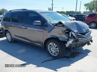2017 Toyota Sienna XLE Auto Access Seat with VIN 5TDYZ3DC4HS856263, listed as a IAAI auction lot 42003167 with 100,105 mi miles. Bid and sale history available at carsss.com. Image 1.