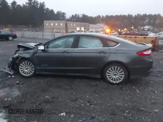2015 Ford Fusion S Hybrid with VIN 3FA6P0UU2FR102241, listed as a IAAI auction lot 41003479 with 88,020 mi miles. Bid and sale history available at carsss.com. Image 13.