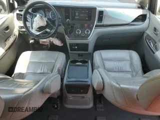 2017 Toyota Sienna XLE z VIN 5TDDZ3DC0HS188413, wystawiony jako Copart lot #53560135 z przebiegiem 187 950 mil mil oraz Szkoda całkowita • Salvage title. Historia ofert i sprzedaży dostępna na DreamBid. Obrazek 8.