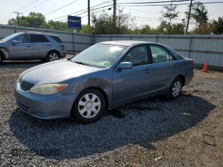 2002 Toyota Camry LE z VIN 4T1BE32K42U517321, wystawiony jako Copart lot #60143715 z przebiegiem 137 469 mil mil oraz Szkoda całkowita • Salvage title. Historia ofert i sprzedaży dostępna na DreamBid. Obrazek 1.
