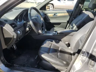 2011 Mercedes-Benz C 350 Sport z VIN WDDGF5GB0BR137395, wystawiony jako Copart lot #75767944 z przebiegiem 158 087 mil mil oraz Szkoda całkowita • Salvage title. Historia ofert i sprzedaży dostępna na DreamBid. Obrazek 7.