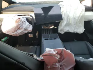 2024 Tesla Cybertruck Cyberbeast z VIN 7G2CEHEE3RA013268, wystawiony jako Copart lot #43322195 z przebiegiem Nie podano mil oraz Szkoda całkowita • Salvage title. Historia ofert i sprzedaży dostępna na DreamBid. Obrazek 8.