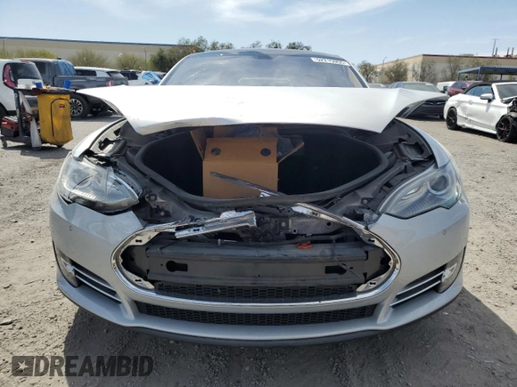 2014 Tesla Model S 60 with VIN 5YJSA1H11EFP49407, listed as a Copart auction lot 52215955 with 109,827 mi miles and Salvage Title. Bid and sale history available at DreamBid. Image 5.