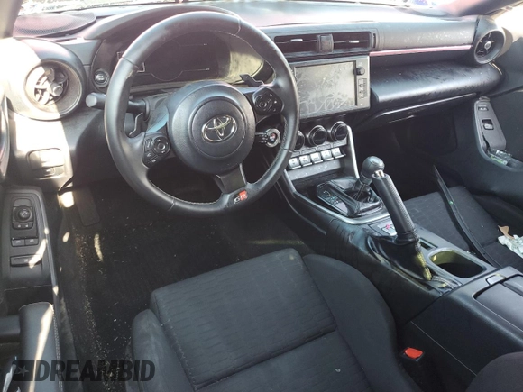 2022 Toyota 86 z VIN JF1ZNBC14N8751366, wystawiony jako Copart lot #56455295 z przebiegiem 33 138 mil mil oraz Szkoda całkowita • Salvage title. Historia ofert i sprzedaży dostępna na DreamBid. Obrazek 8.